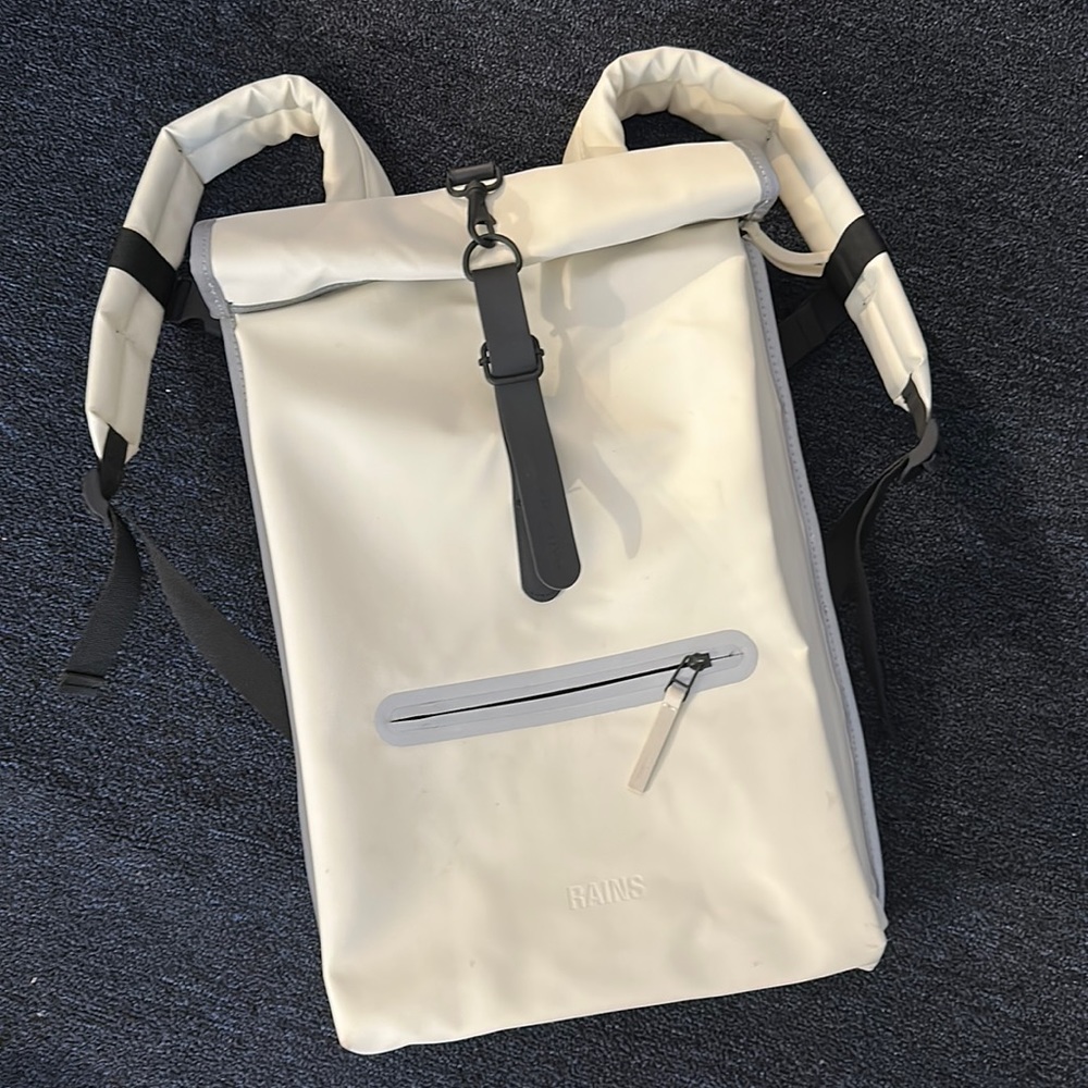 RAINS rolltop rucksack backpack white black rare color